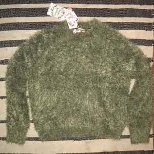 NEVER WORN Green fuzzy sweater